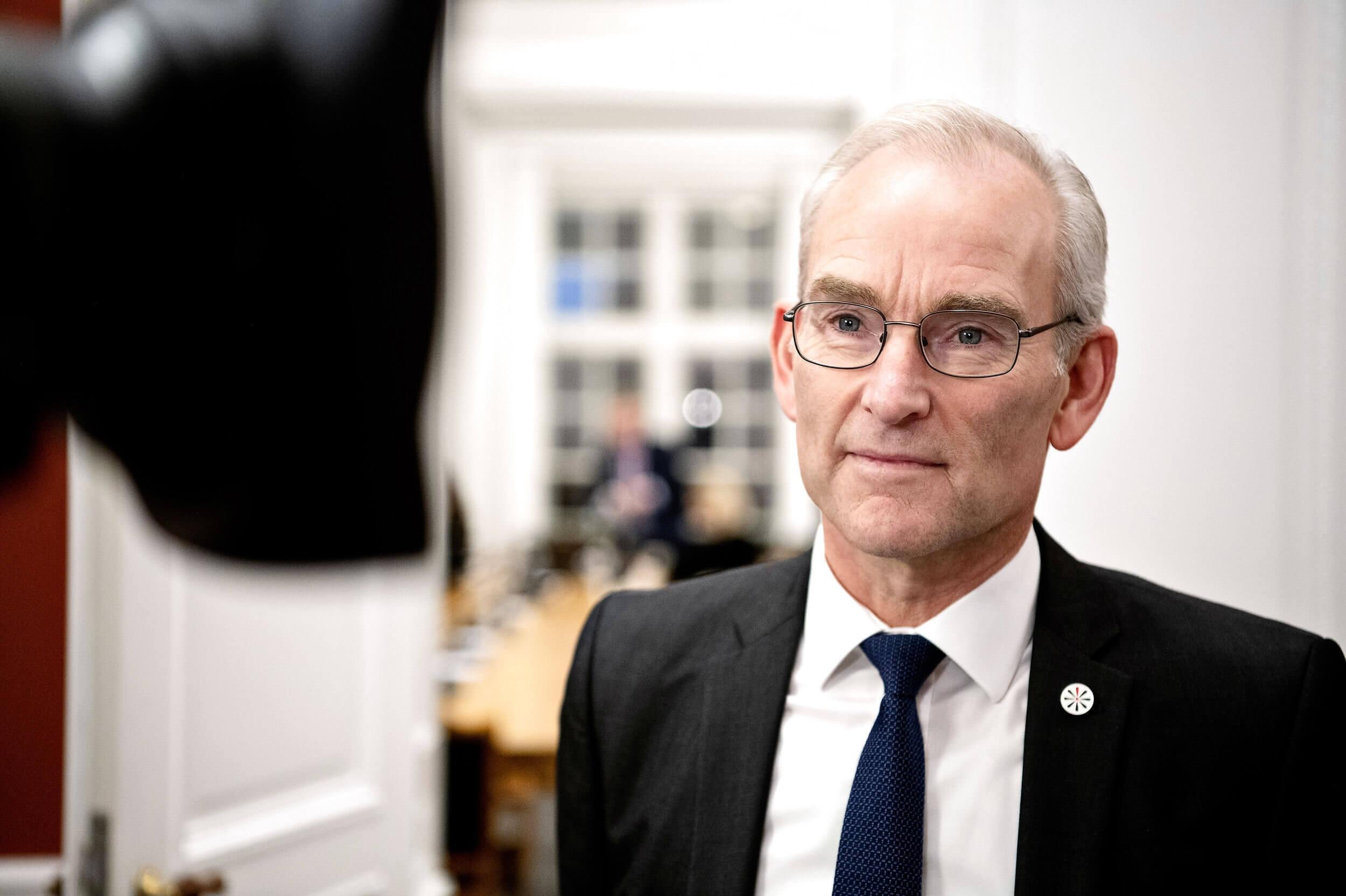 De Konservatives sundhedsordfører, Per Larsen, er klar til at lette restriktionerne for kulturlivet. Regeringen afviser med henvisning til, at smittetallene er høje.