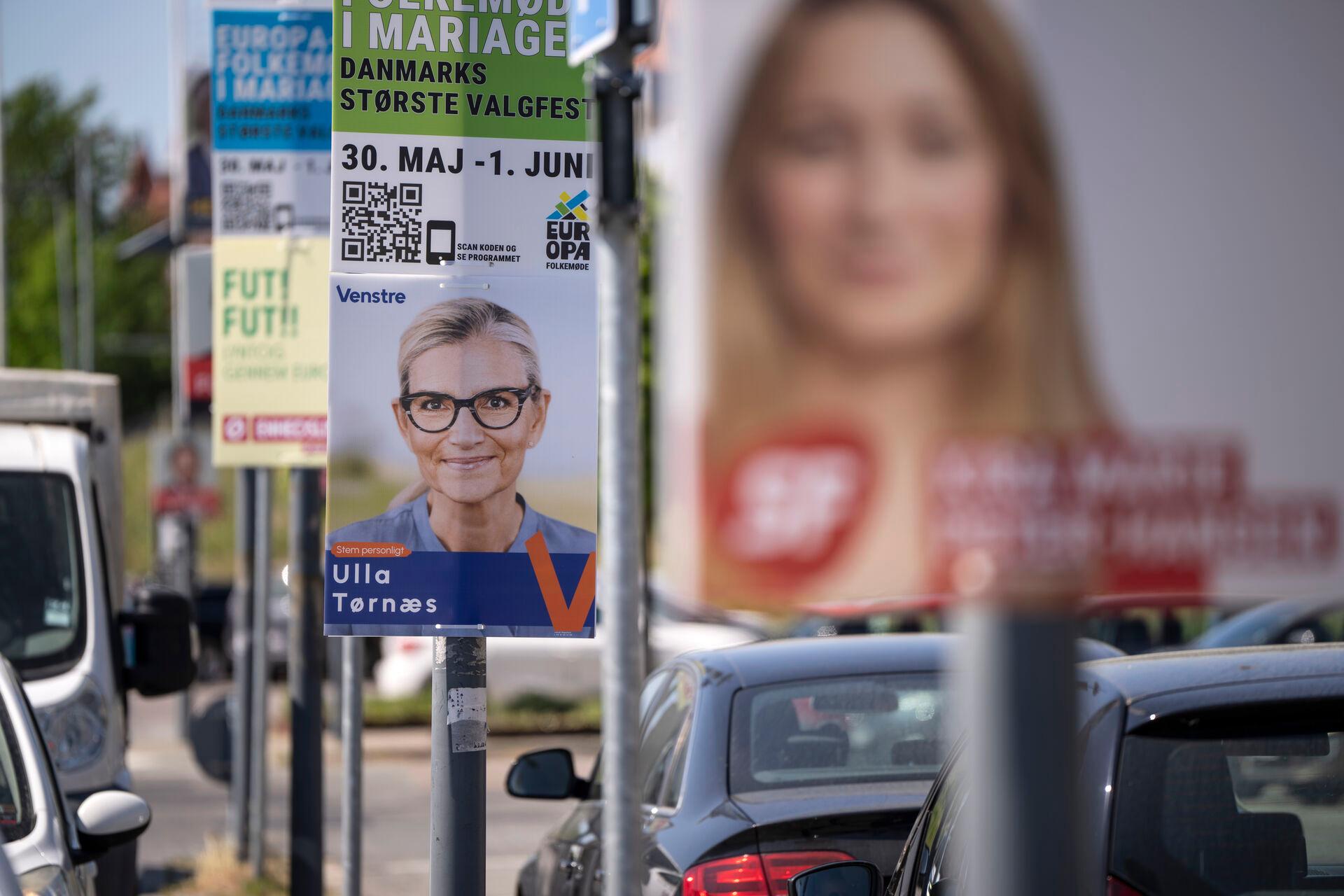 Valgkampen er i fuld gang, og valgplakaterne hænger mange steder i byerne. Her i Randers. 