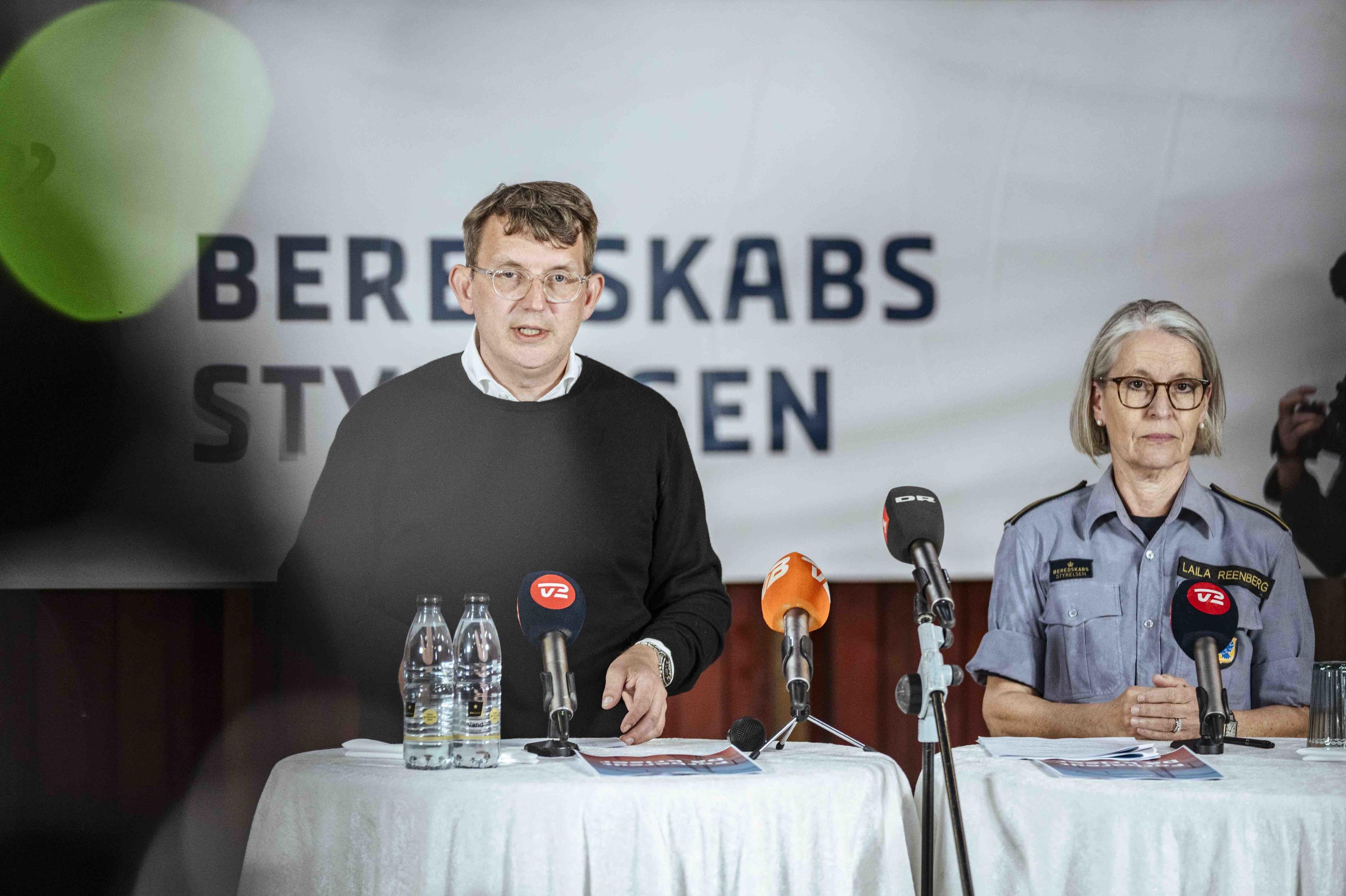 Forsvarsminister Troels Lund Poulsen (V) og direktør i Beredskabsstyrelsen Laila Reenberg kom i juni med anbefalinger til danskernes hjemmelager. (Arkivfoto). 