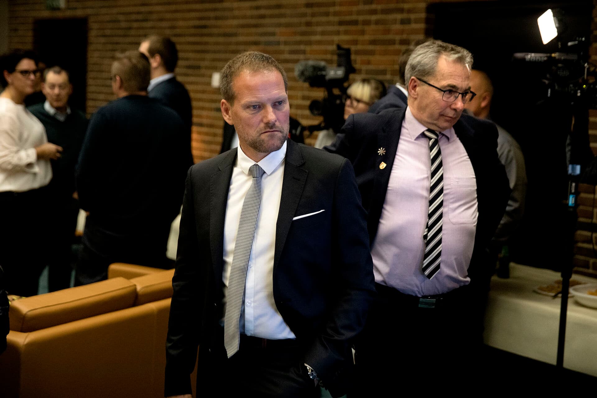 René Christensen fra DF (t.v.) gik efter borgmesterposten til KV17 i Guldborgsund, men selv med et godt valgresultat til DF, ender siddende borgmester John Brædder (t.h.) fra Guldborgsundlisten med at blive genvalgt.