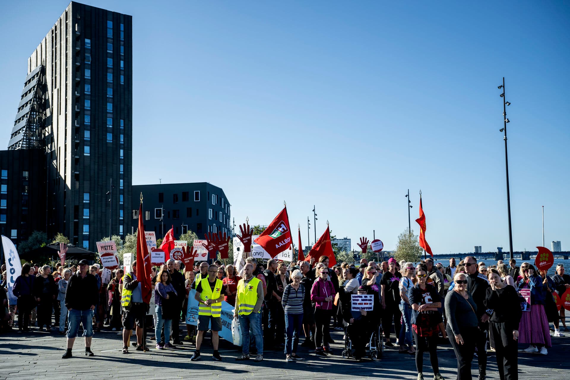 Kommunale nedskæringer og protester herimod har hørt til dagsordenen i adskillige år, men administrative ressourcer er vitale for både retssikkerhed og danskernes tillid til myndigheder, argumenterer Lene Roed.