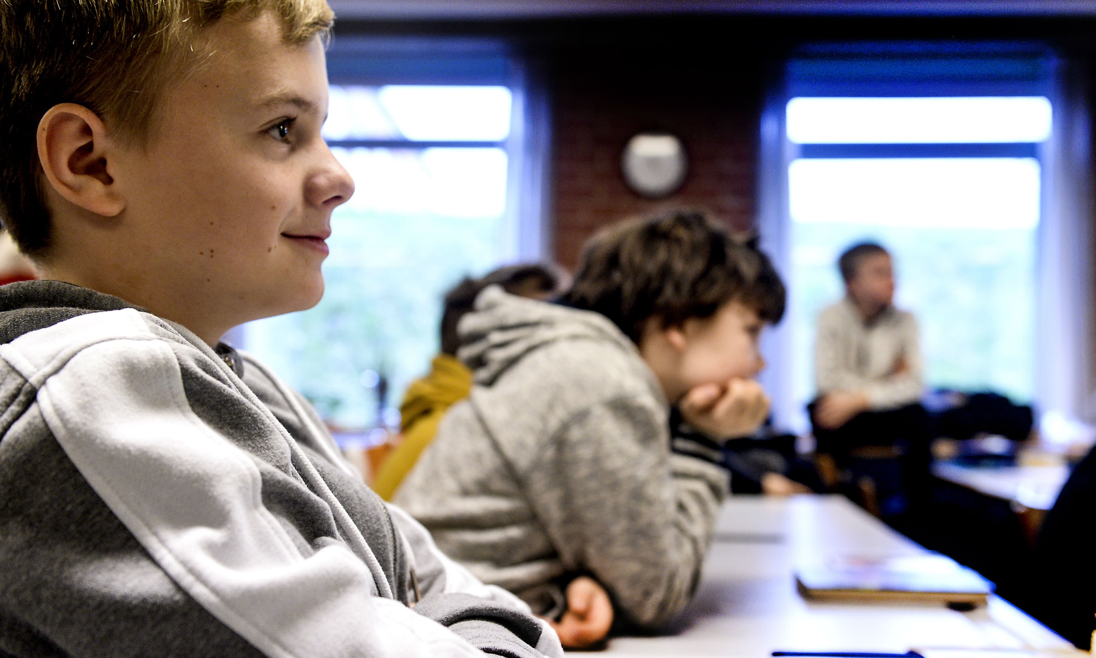 Selv blandt de, der får samme karaktergennemsnit i gymnasiet, er der en tæt sammenhæng mellem eget uddannelsesniveau og forældres uddannelsesniveau.