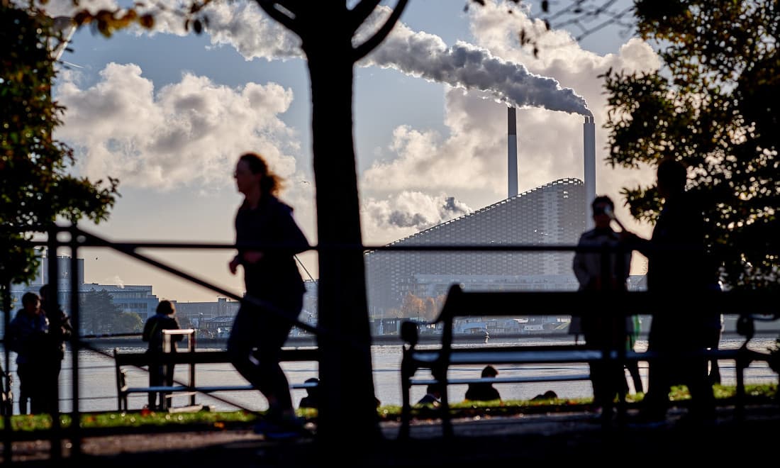 - Vi kan bekræfte, at vi ikke producerer energi lige nu. Årsagen er fejl på kompensatorerne, og vi arbejder i øjeblikket stærkt på at løse de udfordringer, som nedlukningen har givet os, siger kommunikationschef Morten Kramer Nielsen.