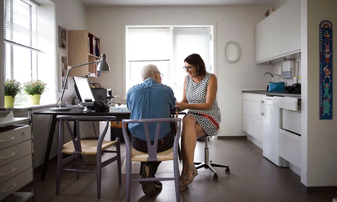 Vi skal italesætte den spændende hverdag i en almen praksis og uddanne flere læger. Sådan lyder buddene samstemmende fra de tre, vi har snakket med. Og så skal regionsklinikker kun være en nødløsning.