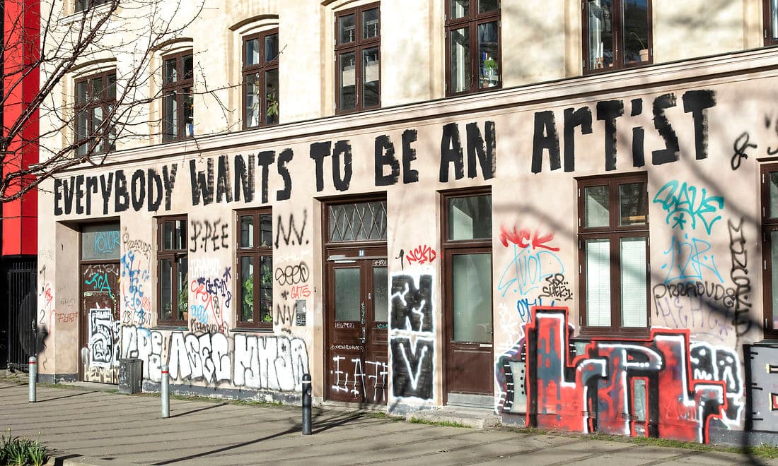 Kommunerne bør sætte hurtigt og effektivt ind overfor graffiti, da en graffitimaler hurtigt trækker flere til, advarer direktør for Allremove, der har specialiseret sig i at rense graffiti af.