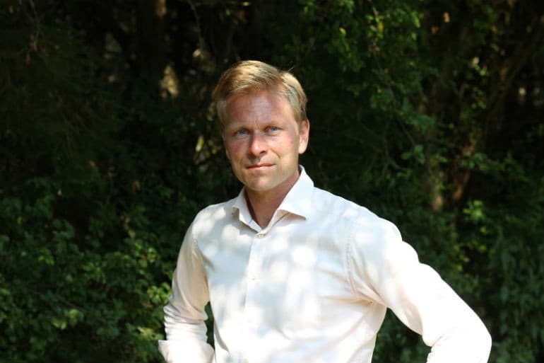 ‘Det kan være, at jeg var endt med at sidde på en metadoncafé lige nu i stedet for at tale med dig’. Sådan siger Thomas Banke fem år efter, han er blevet clean. Den tidligere borgmester nåede ikke i mål med sin politiske mission i Fredericia, men har lært af sine fejl og er på vej til at skabe sig en ny karriere.