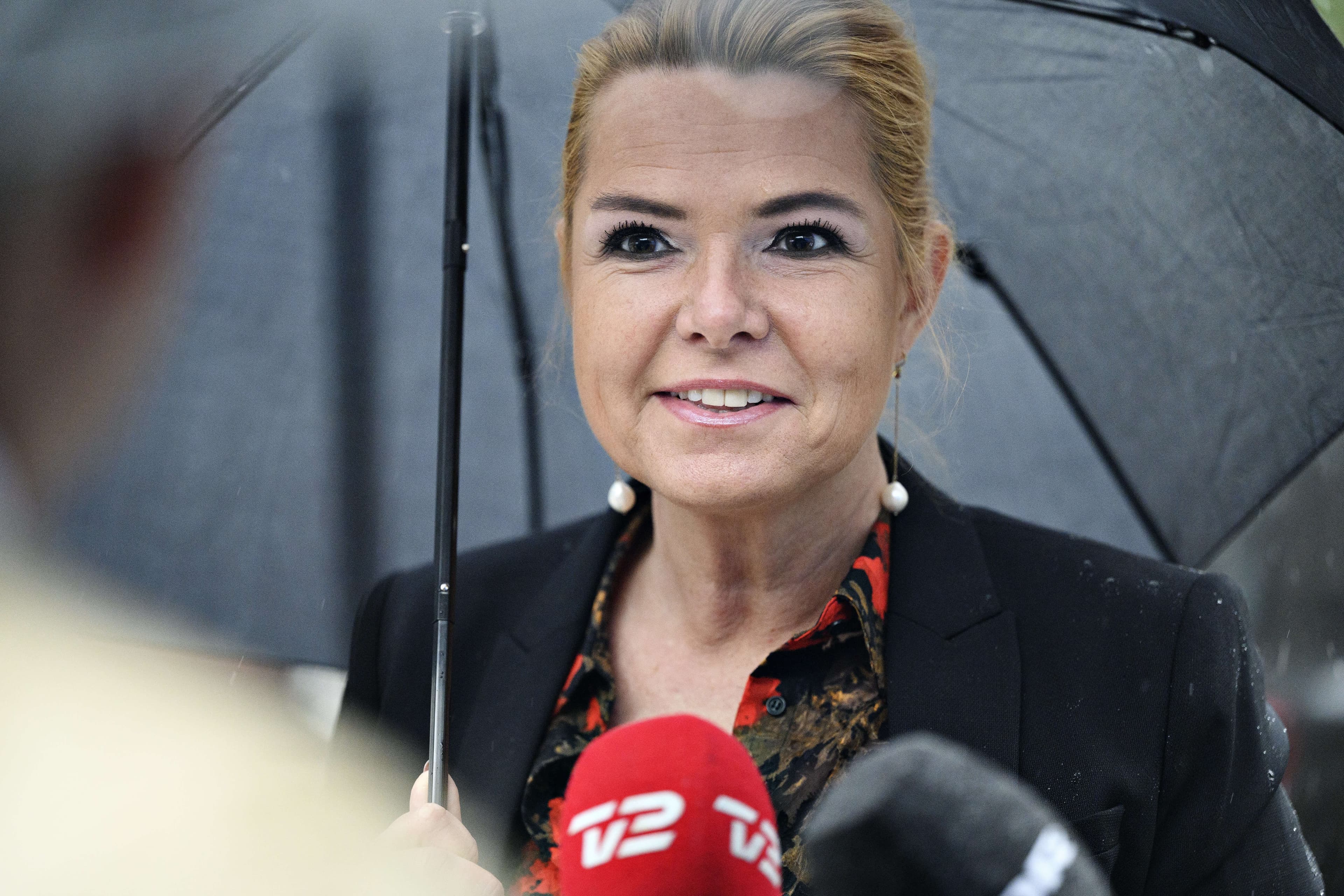 Tidligere udlændinge- og integrationsminister Inger Støjberg (V) er omdrejningspunktet i sagen om adskilte asylpar. 42 personer er fra maj til september i år blevet afhørt i Instrukskommissionen. Her ses Støjberg i september, da hun for tredje gang blev afhørt i kommissionen på Frederiksberg.