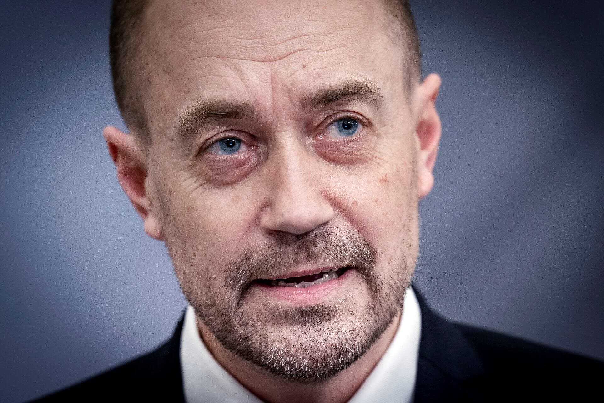 Sundheds- og ældreminister Magnus Heunicke (S) skal nu i et samråd svare på kritik for at have aflyst tilsyn med landets plejehjem.