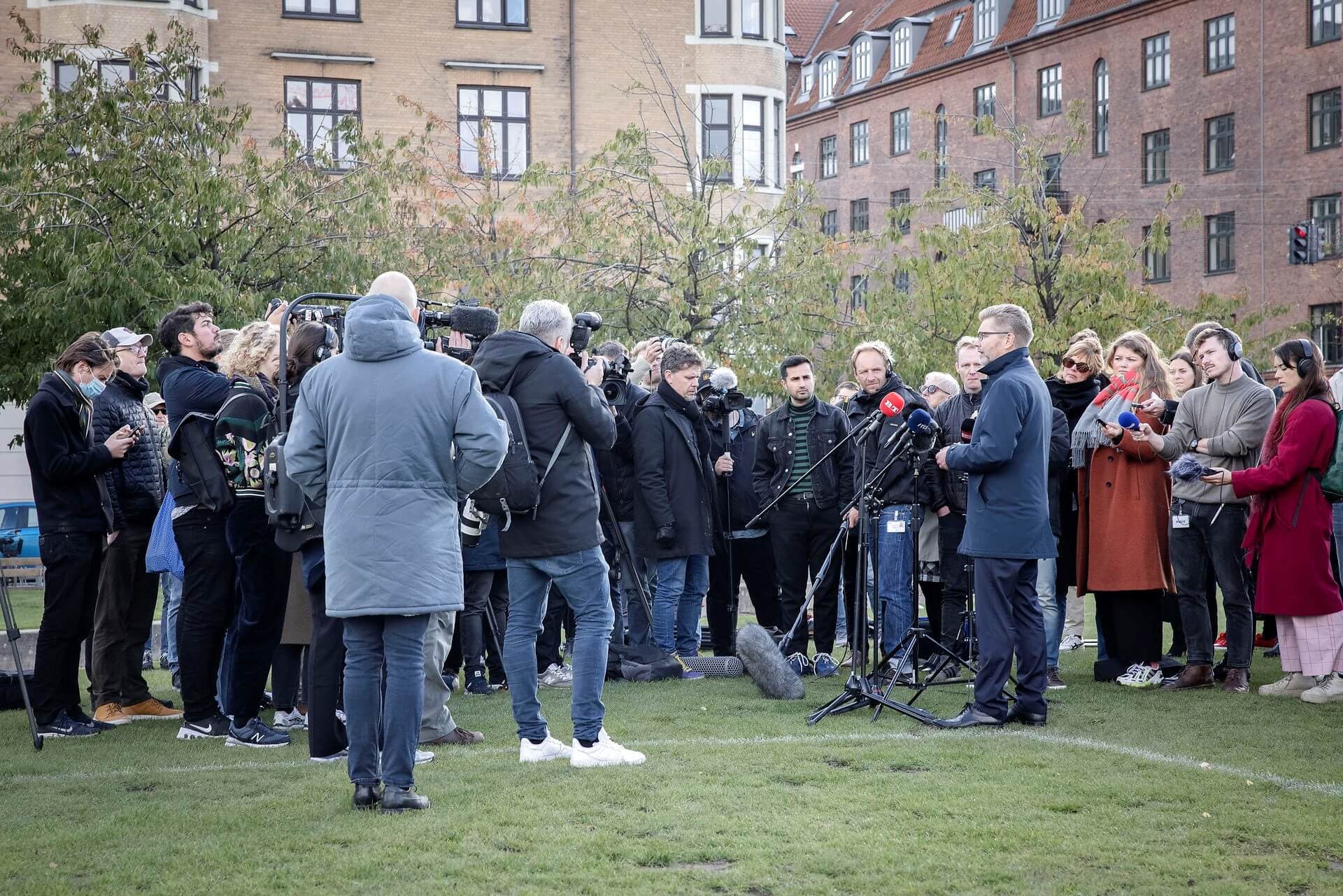 Frank Jensen meddeler, at han trækker sig fra overborgmesterposten i København efter en stribe anklager mod ham for sexistisk opførsel.