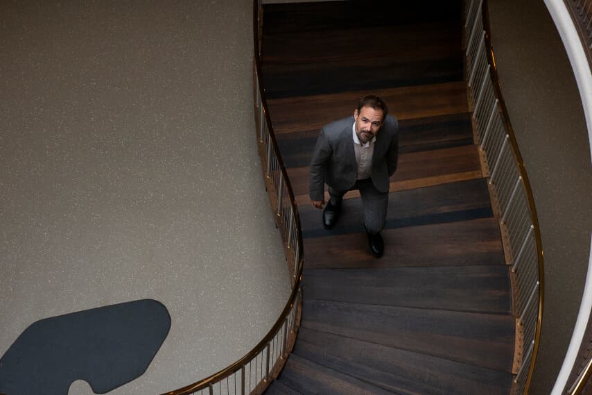 Jacob Bundsgaard (S) oplever, at KL har stor indflydelse i dansk politik. Som formand har han forsøgt at gøre den landsdækkende interesseorganisation mere åben og nærmere sine medlemmer.