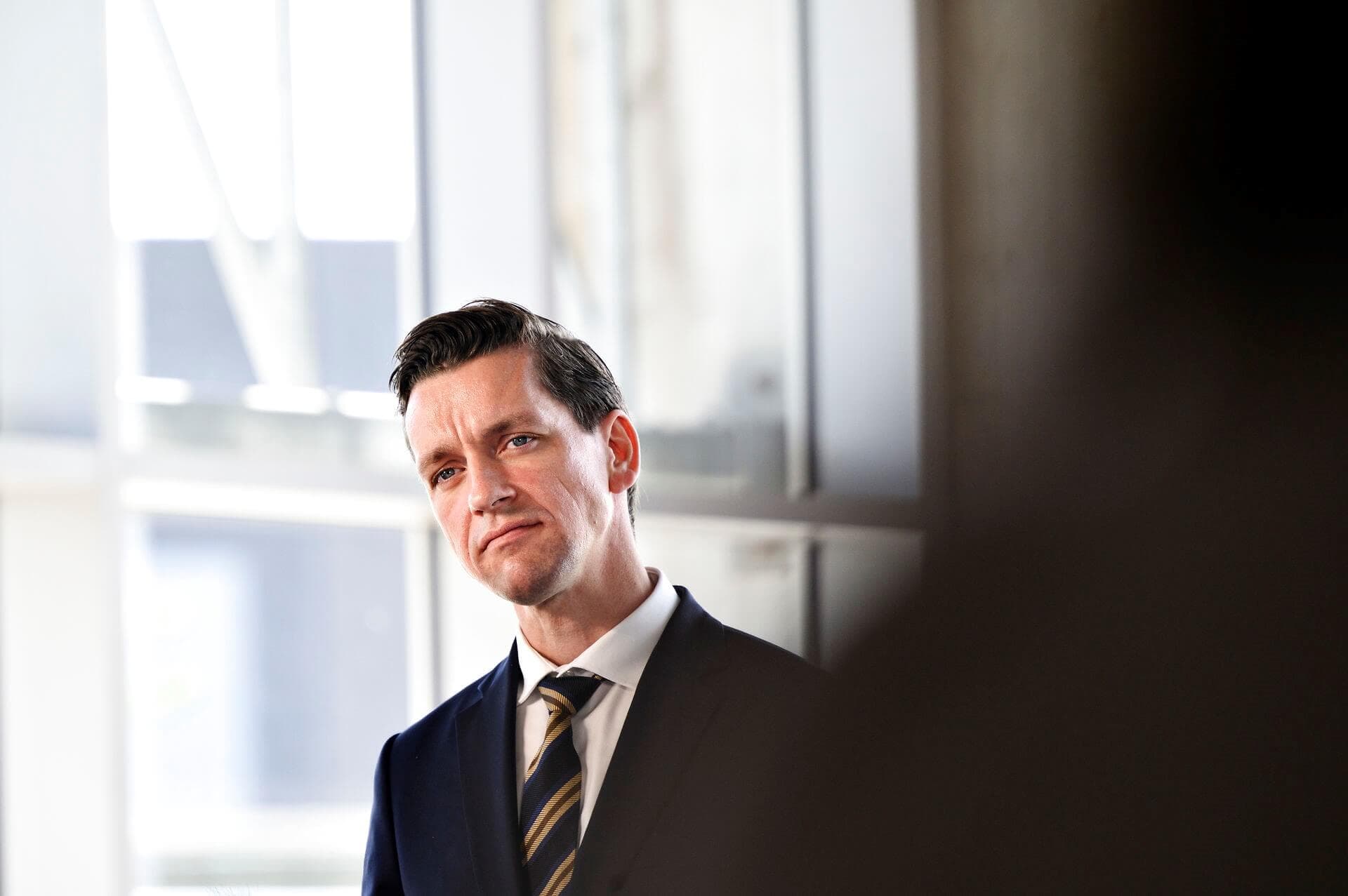 Indenrigs- og boligminister Kaare Dybvad Bek (S), vil evaluere kommunalreformen fra 2007 og stiller spørgsmålstegn ved, om nogle kommuner blev for store.