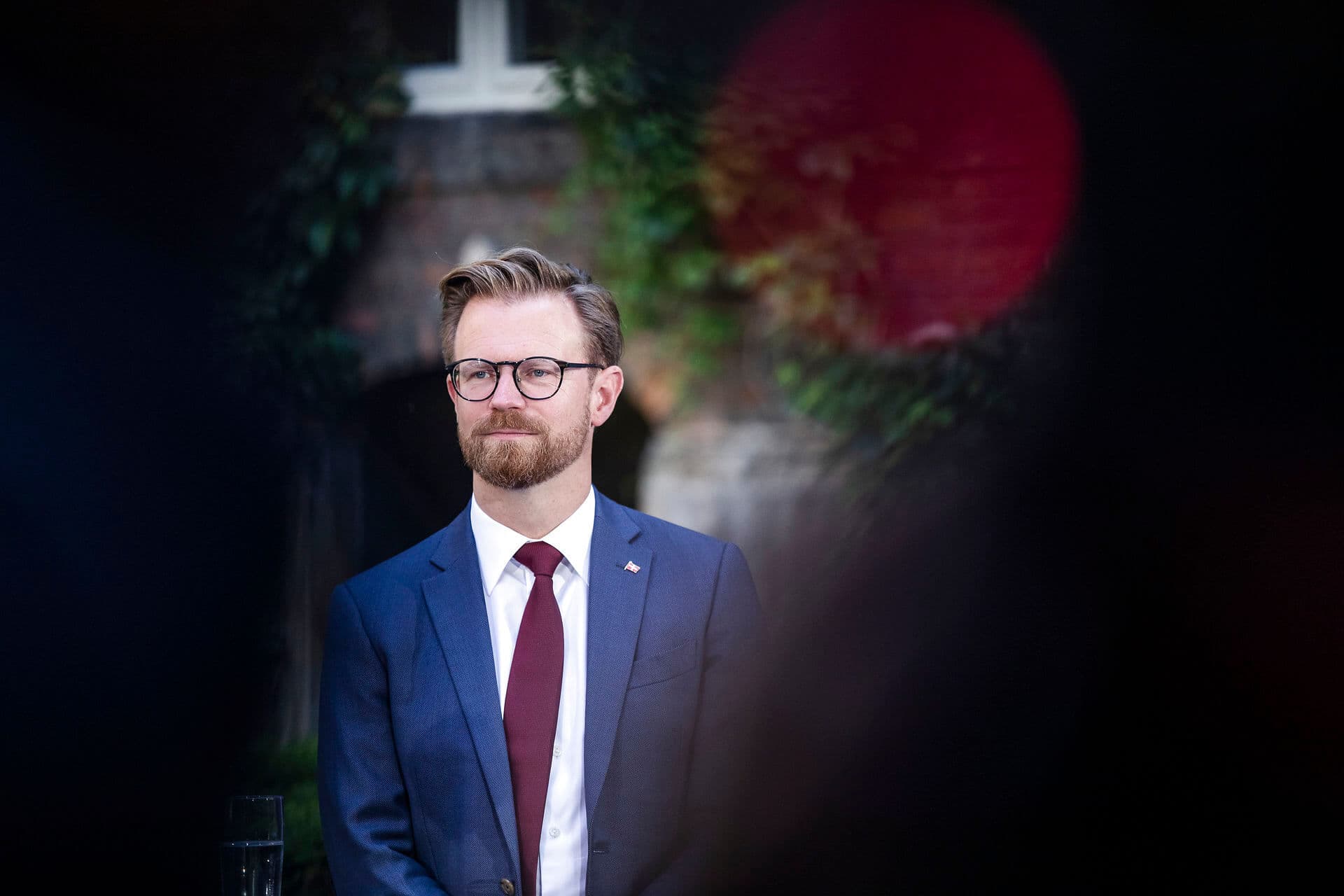 Transportminister Benny Engelbrecht (S) glæder sig over tempoet i kommunernes grønne omstilling af den kollektive trafik. Ifølge ministeriets beregninger, vil klimasamarbejdet mellem stat og kommuner og regioner resultere en foreløbig, årlig CO2-reduktion på 35.000 ton i 2025 og 76.000 ton i 2030.