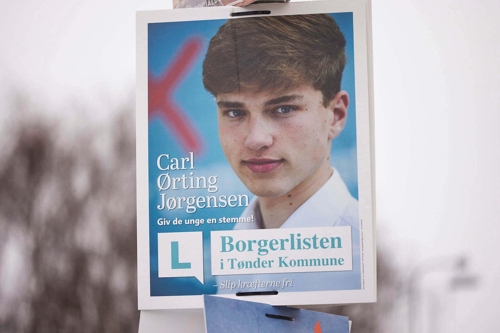 Fra nytår får en gymnasielærer i Tønder et kommunalbestyrelsesmedlem på skolebænken. 18-årige Carl Thier Ørting Jørgensen bliver student til sommer.