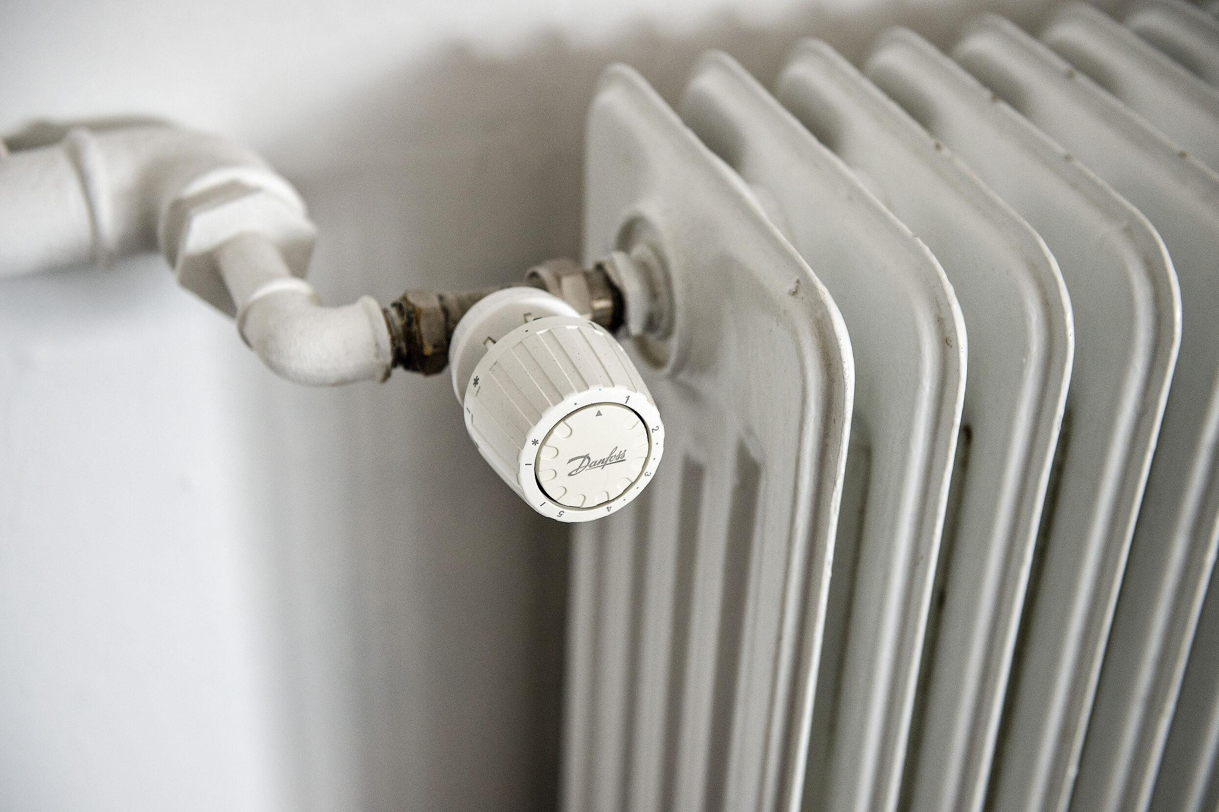 Mens borgere, der varmer hjemmet op med gas, har måttet se store prisstigninger, er mange fjernvarmekunder sluppet med skrækken. 