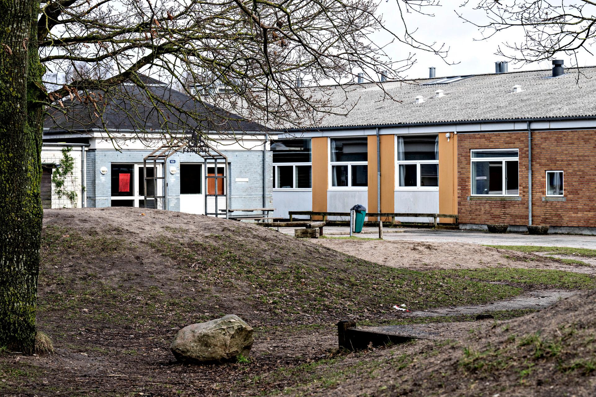 Over 100 forældre til børn på Agedrup Skole lidt uden for Odense sendte mandag et bekymringsbrev til flere myndigheder. Her udtrykker forældrene bekymring over en række hændelser på skolen. 