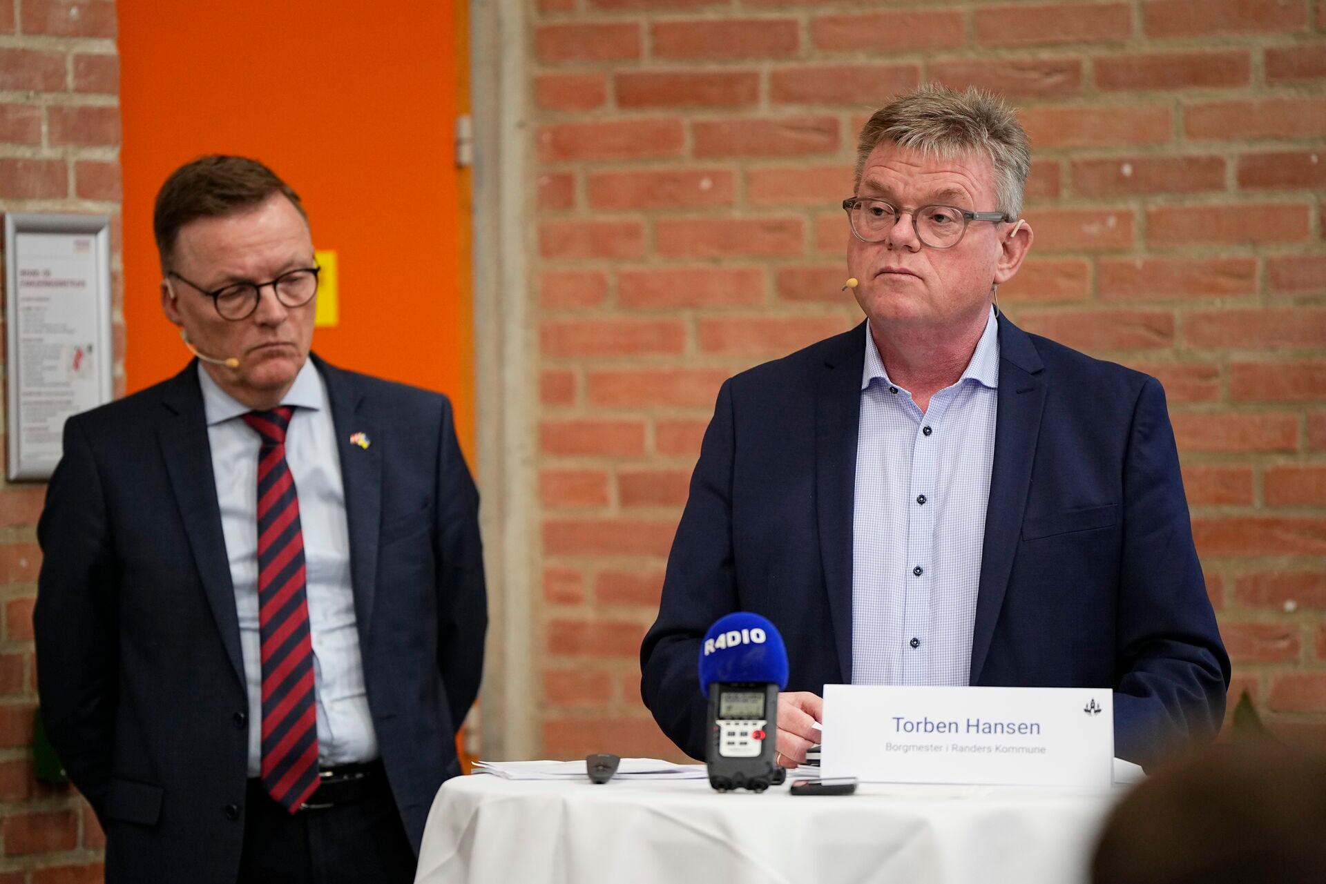   Den uventede regning fra jordskreddet ved Nordic Waste får kommunens topfolk, borgmester Toben Hansen (Util højre) og kommunaldirektør Jesper Kaas Schmidt, til at bede om mere hjælp.